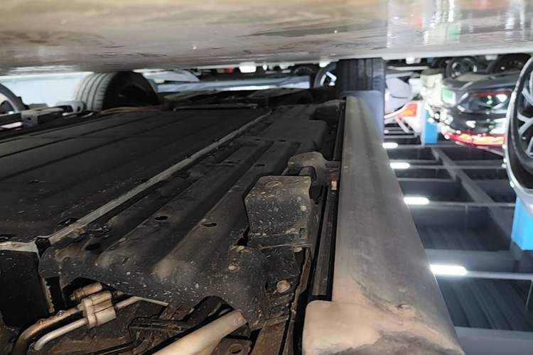 Used Denza N8 2023 Four-Wheel Drive Ultra-Hybrid Flagship Seven-Seater Version Left Side Sill