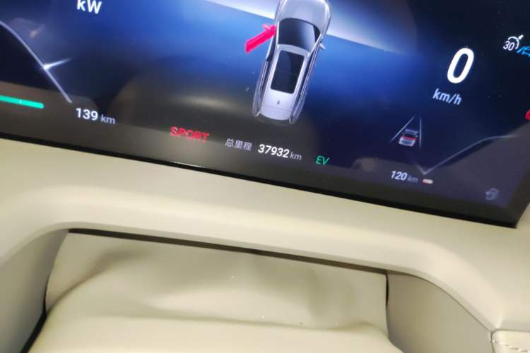 Used Denza N8 2023 Four-Wheel Drive Ultra-Hybrid Flagship Six-Seater Version Odometer Close Up