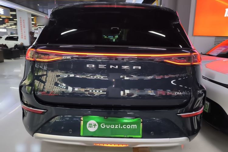 Used Denza N8 2023 Four-Wheel Drive Ultra-Hybrid Flagship Six-Seater Version Rear