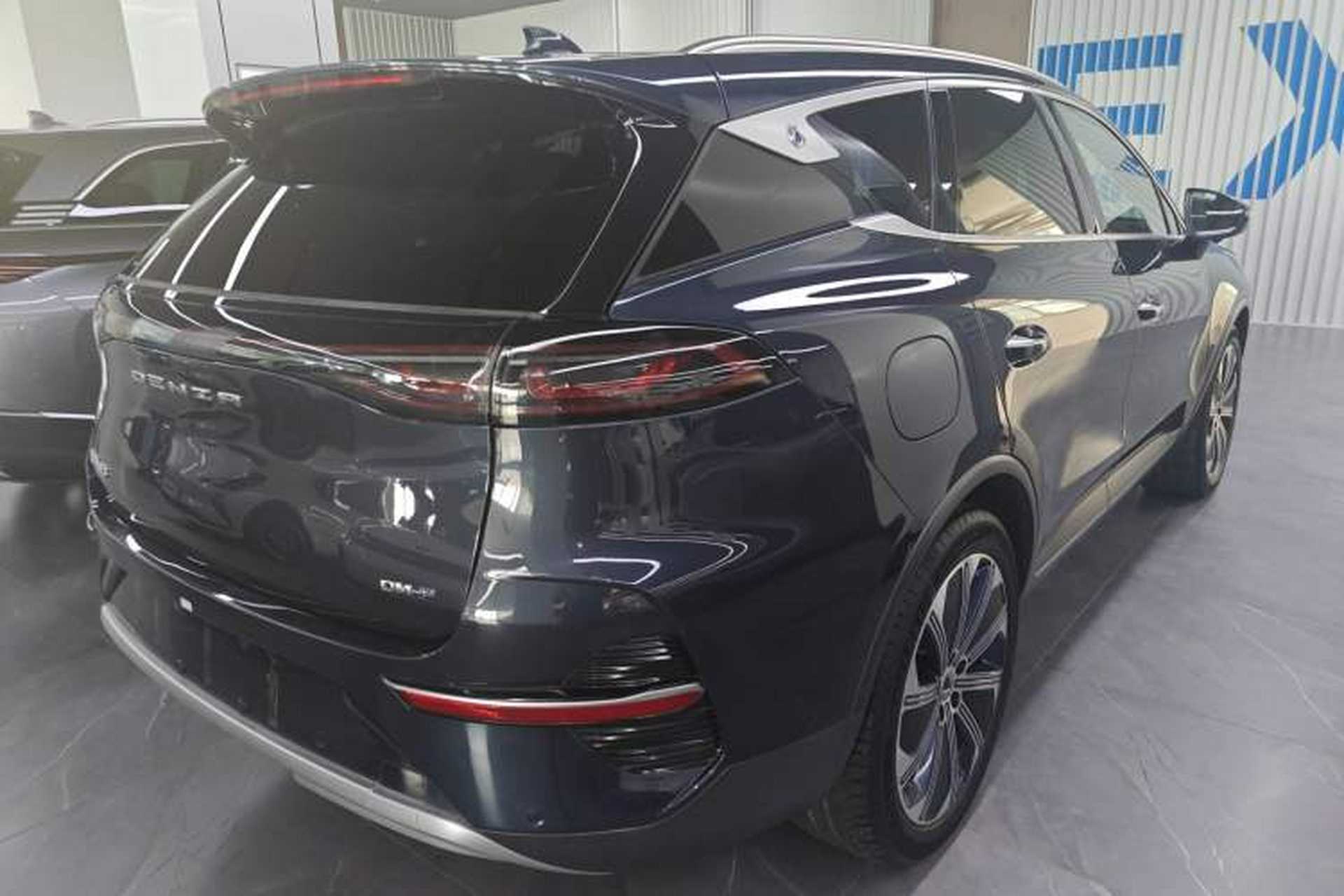 Used Denza N8 2023 Four-Wheel Drive Ultra-Hybrid Flagship Six-Seater Version Rear Right 45 Deg