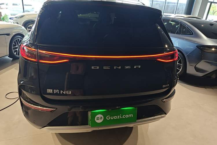 Used Denza N8 2023 Four-Wheel Drive Ultra-Hybrid Flagship Six-Seater Version Rear