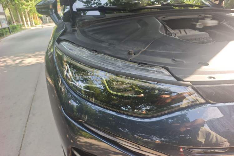 Used Denza N8 2023 Four-Wheel Drive Ultra-Hybrid Flagship Six-Seater Version Right Front Headlight