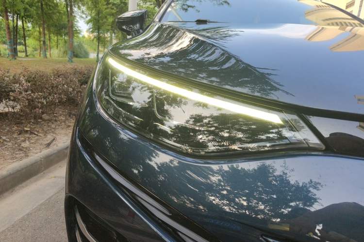 Used Denza N8 2023 Four-Wheel Drive Ultra-Hybrid Flagship Seven-Seater Version Right Front Headlight