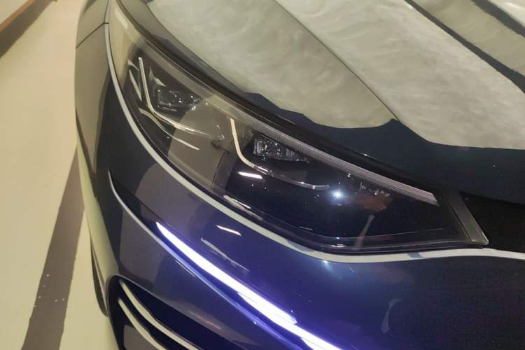 Used Denza N8 2023 Four-Wheel Drive Ultra-Hybrid Flagship Six-Seater Version Right Front Headlight