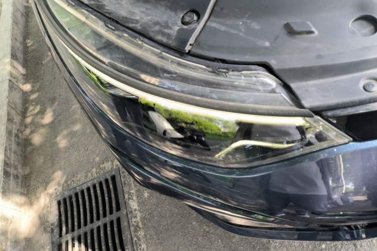 Used Denza N8 2023 Four-Wheel Drive Ultra-Hybrid Flagship Six-Seater Version Right Front Headlight