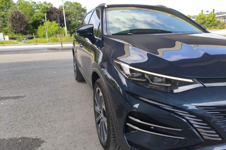 Used Denza N8 2023 Four-Wheel Drive Ultra-Hybrid Flagship Six-Seater Version Right Front Headlight