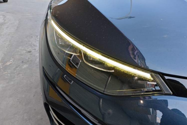Used Denza N8 2023 Four-Wheel Drive Ultra-Hybrid Flagship Six-Seater Version Right Front Headlight