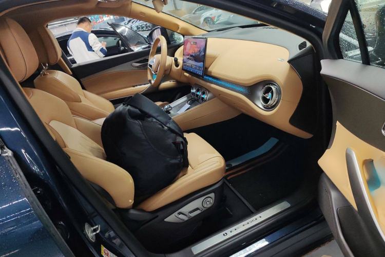 Used Denza N8 2023 Four-Wheel Drive Ultra-Hybrid Flagship Six-Seater Version Right Front Seat