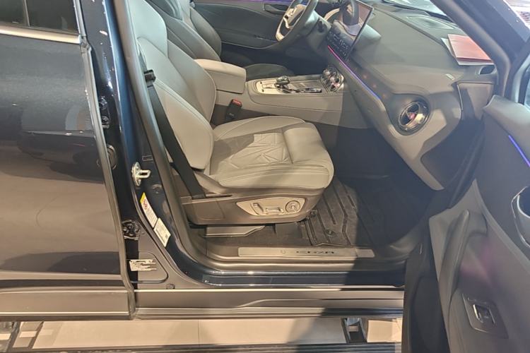 Used Denza N8 2023 Four-Wheel Drive Ultra-Hybrid Flagship Six-Seater Version Right Front Seat