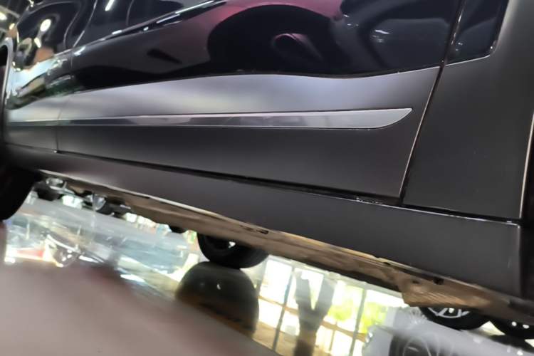 Used Denza N8 2023 Four-Wheel Drive Ultra-Hybrid Flagship Six-Seater Version Right Side Sill