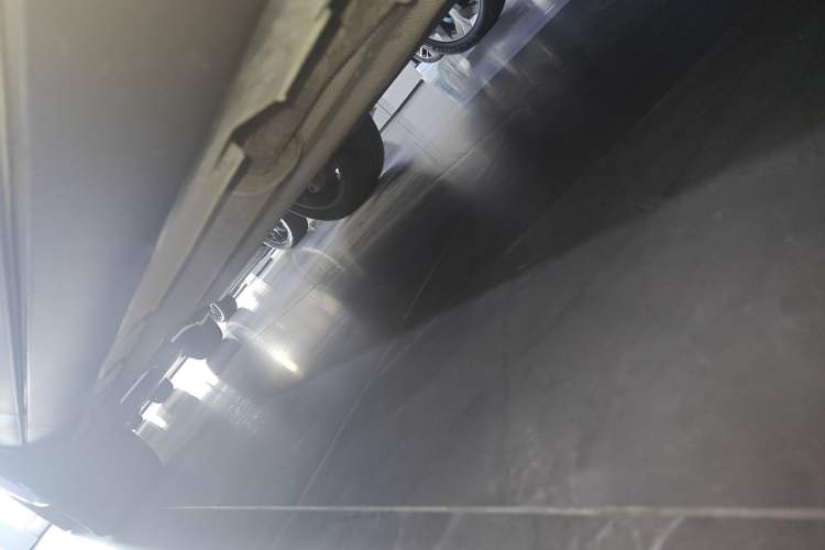 Used Denza N8 2023 Four-Wheel Drive Ultra-Hybrid Flagship Six-Seater Version Right Side Sill