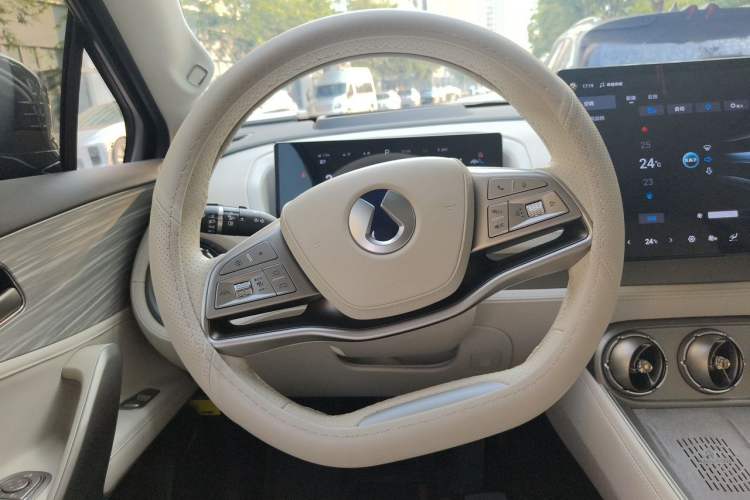 Used Denza N8 2023 Four-Wheel Drive Ultra-Hybrid Flagship Seven-Seater Version Steering Wheel