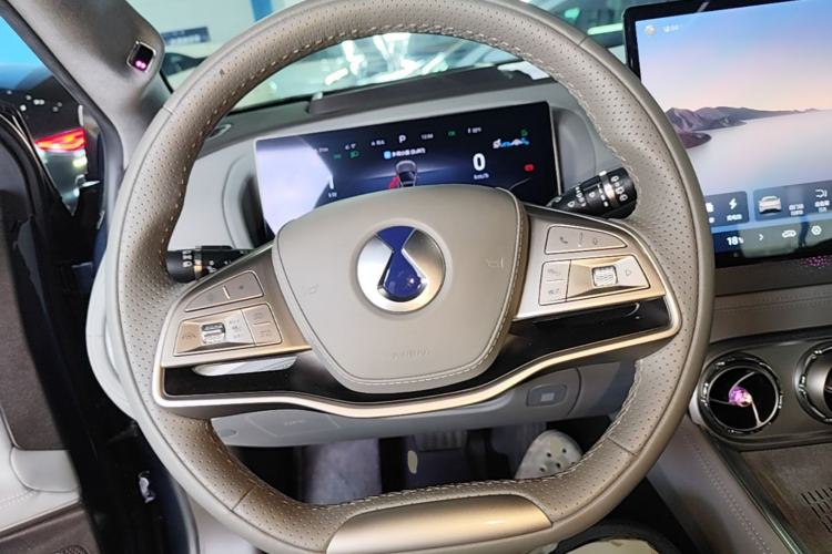 Used Denza N8 2023 Four-Wheel Drive Ultra-Hybrid Flagship Seven-Seater Version Steering Wheel