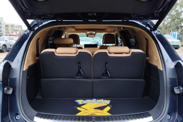 Used Denza N8 2023 Four-Wheel Drive Ultra-Hybrid Flagship Seven-Seater Version Trunk
