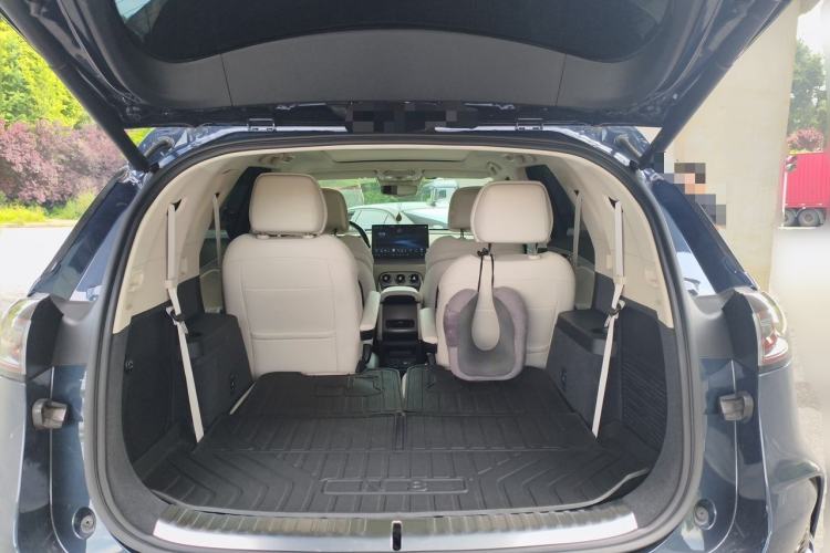 Used Denza N8 2023 Four-Wheel Drive Ultra-Hybrid Flagship Six-Seater Version Trunk