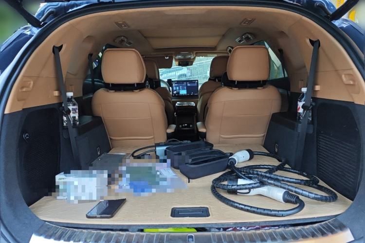 Used Denza N8 2023 Four-Wheel Drive Ultra-Hybrid Flagship Six-Seater Version Trunk