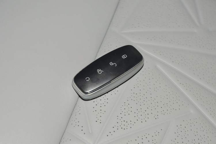 Used Denza N8 2023 Four-Wheel Drive Ultra-Hybrid Flagship Six-Seater Version Vehicle Key