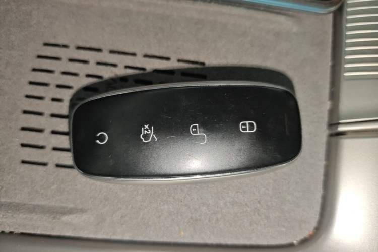Used Denza N8 2023 Four-Wheel Drive Ultra-Hybrid Flagship Six-Seater Version Vehicle Key