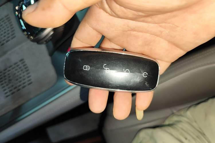 Used Denza N8 2023 Four-Wheel Drive Ultra-Hybrid Flagship Seven-Seater Version Vehicle Key