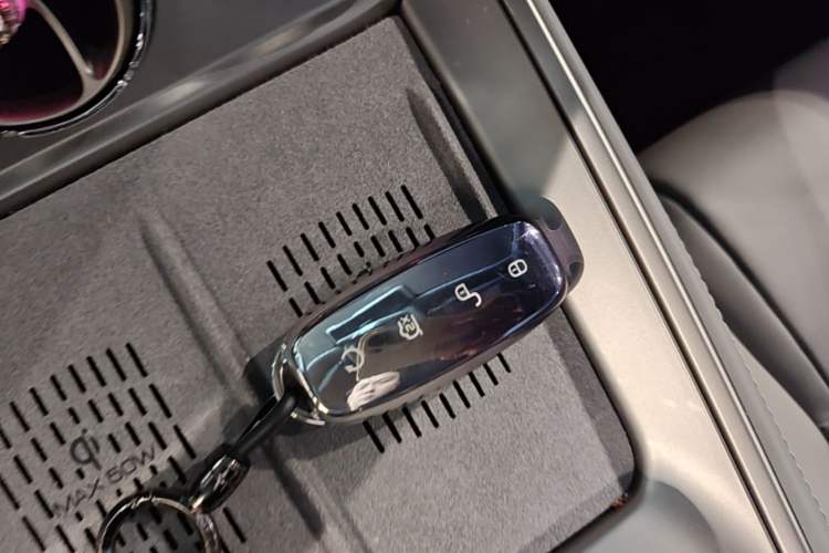 Used Denza N8 2023 Four-Wheel Drive Ultra-Hybrid Flagship Six-Seater Version Vehicle Key