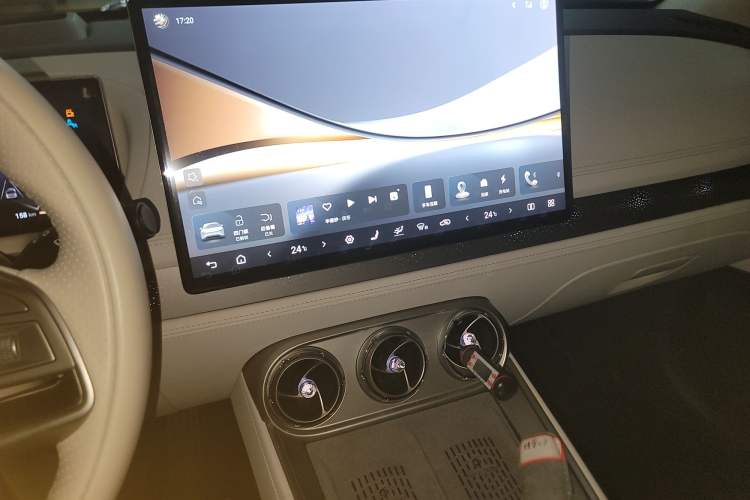 Used Denza N8 2023 Four-Wheel Drive Ultra-Hybrid Flagship Seven-Seater Version Audio And AC Panel