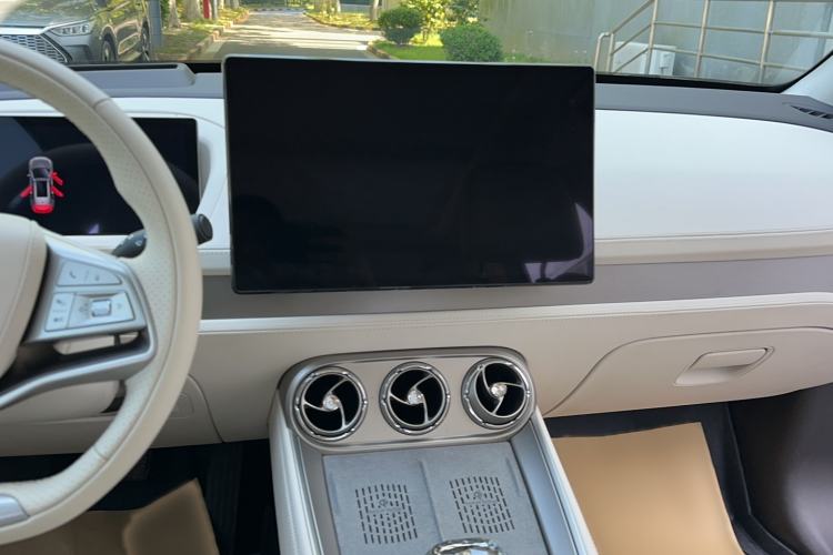 Used Denza N8 2023 Four-Wheel Drive Ultra-Hybrid Flagship Six-Seater Version Audio And AC Panel