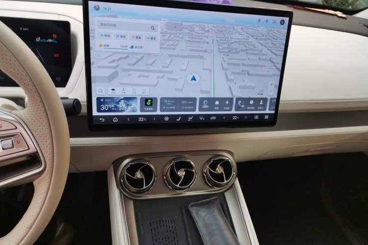 Used Denza N8 2023 Four-Wheel Drive Ultra-Hybrid Flagship Six-Seater Version Audio And AC Panel