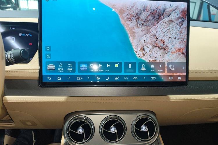 Used Denza N8 2023 Four-Wheel Drive Ultra-Hybrid Flagship Six-Seater Version Audio And AC Panel