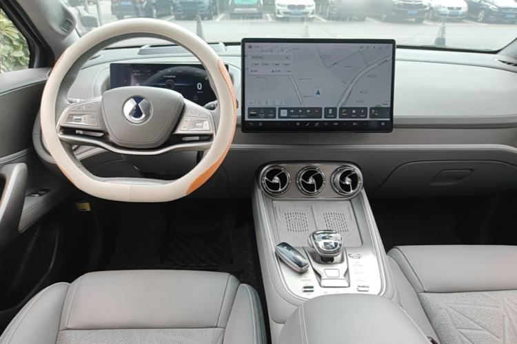 Used Denza N8 2023 Four-Wheel Drive Ultra-Hybrid Flagship Seven-Seater Version Center Console