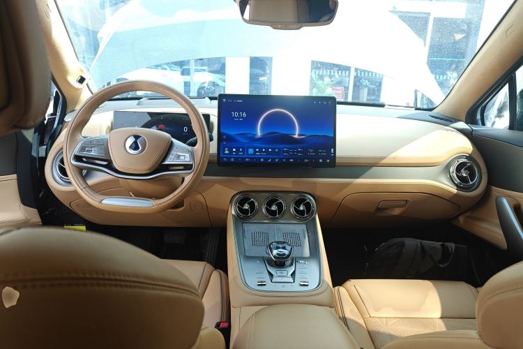 Used Denza N8 2023 Four-Wheel Drive Ultra-Hybrid Flagship Six-Seater Version Center Console