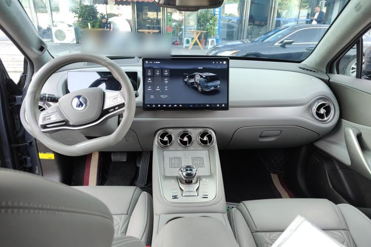 Used Denza N8 2023 Four-Wheel Drive Ultra-Hybrid Flagship Six-Seater Version Center Console
