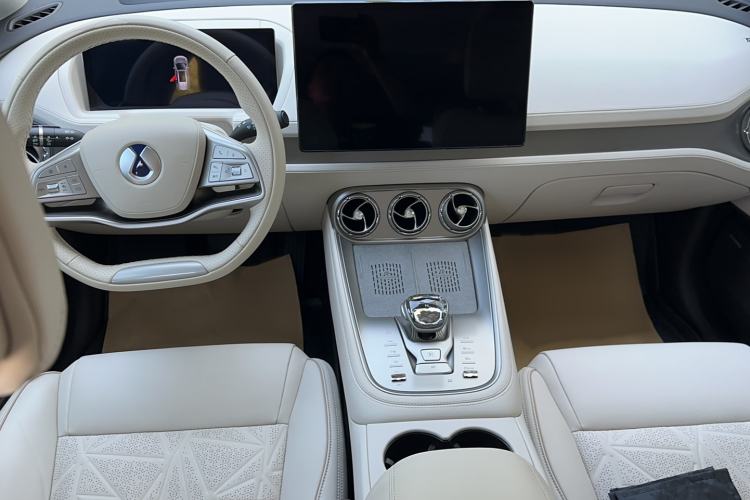 Used Denza N8 2023 Four-Wheel Drive Ultra-Hybrid Flagship Six-Seater Version Center Console