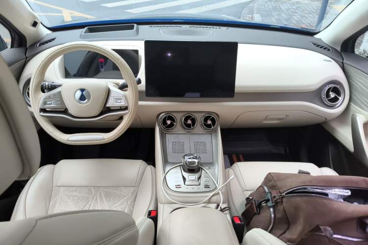 Used Denza N8 2023 Four-Wheel Drive Ultra-Hybrid Flagship Six-Seater Version Center Console