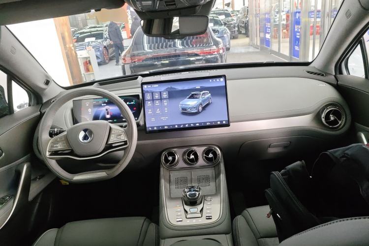 Used Denza N8 2023 Four-Wheel Drive Ultra-Hybrid Flagship Six-Seater Version Center Console