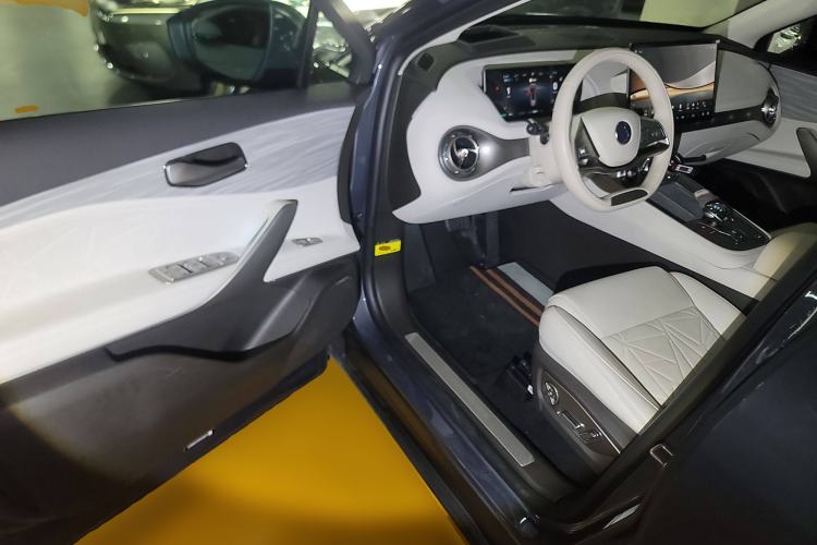 Used Denza N8 2023 Four-Wheel Drive Ultra-Hybrid Flagship Seven-Seater Version Driver Seat