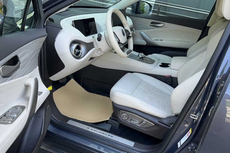 Used Denza N8 2023 Four-Wheel Drive Ultra-Hybrid Flagship Six-Seater Version Driver Seat