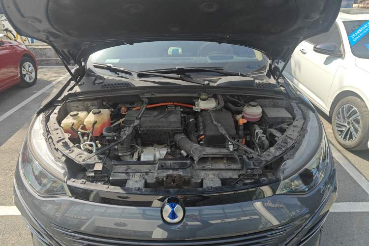Used Denza N8 2023 Four-Wheel Drive Ultra-Hybrid Flagship Six-Seater Version Engine Bay