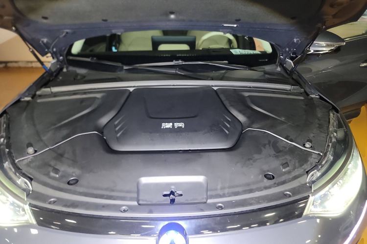 Used Denza N8 2023 Four-Wheel Drive Ultra-Hybrid Flagship Seven-Seater Version Engine Bay