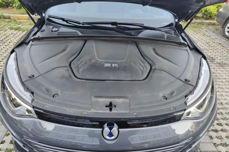 Used Denza N8 2023 Four-Wheel Drive Ultra-Hybrid Flagship Six-Seater Version Engine Bay