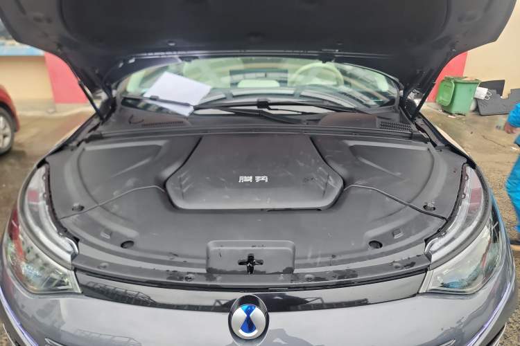 Used Denza N8 2023 Four-Wheel Drive Ultra-Hybrid Flagship Seven-Seater Version Engine Bay