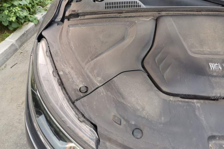 Used Denza N8 2023 Four-Wheel Drive Ultra-Hybrid Flagship Six-Seater Version Engine Bay Right