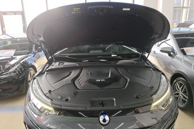 Used Denza N8 2023 Four-Wheel Drive Ultra-Hybrid Flagship Six-Seater Version Engine Bay