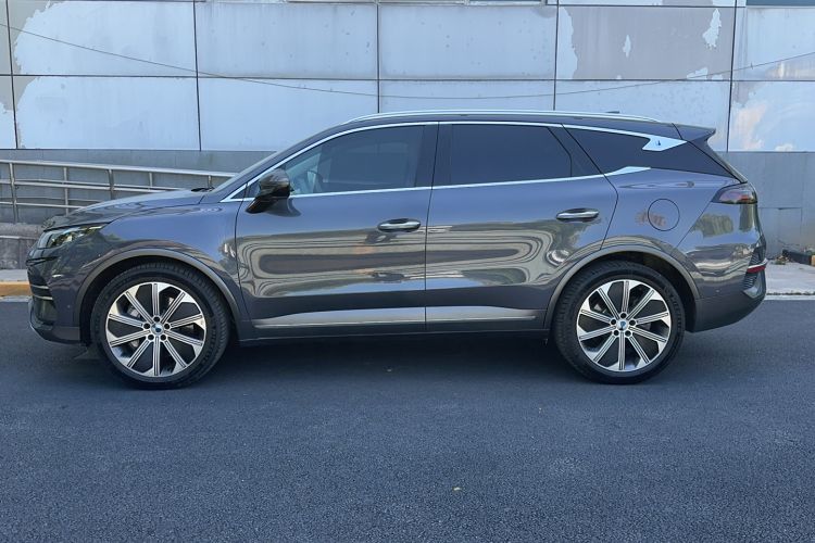 Used Denza N8 2023 Four-Wheel Drive Ultra-Hybrid Flagship Six-Seater Version Exterior 2