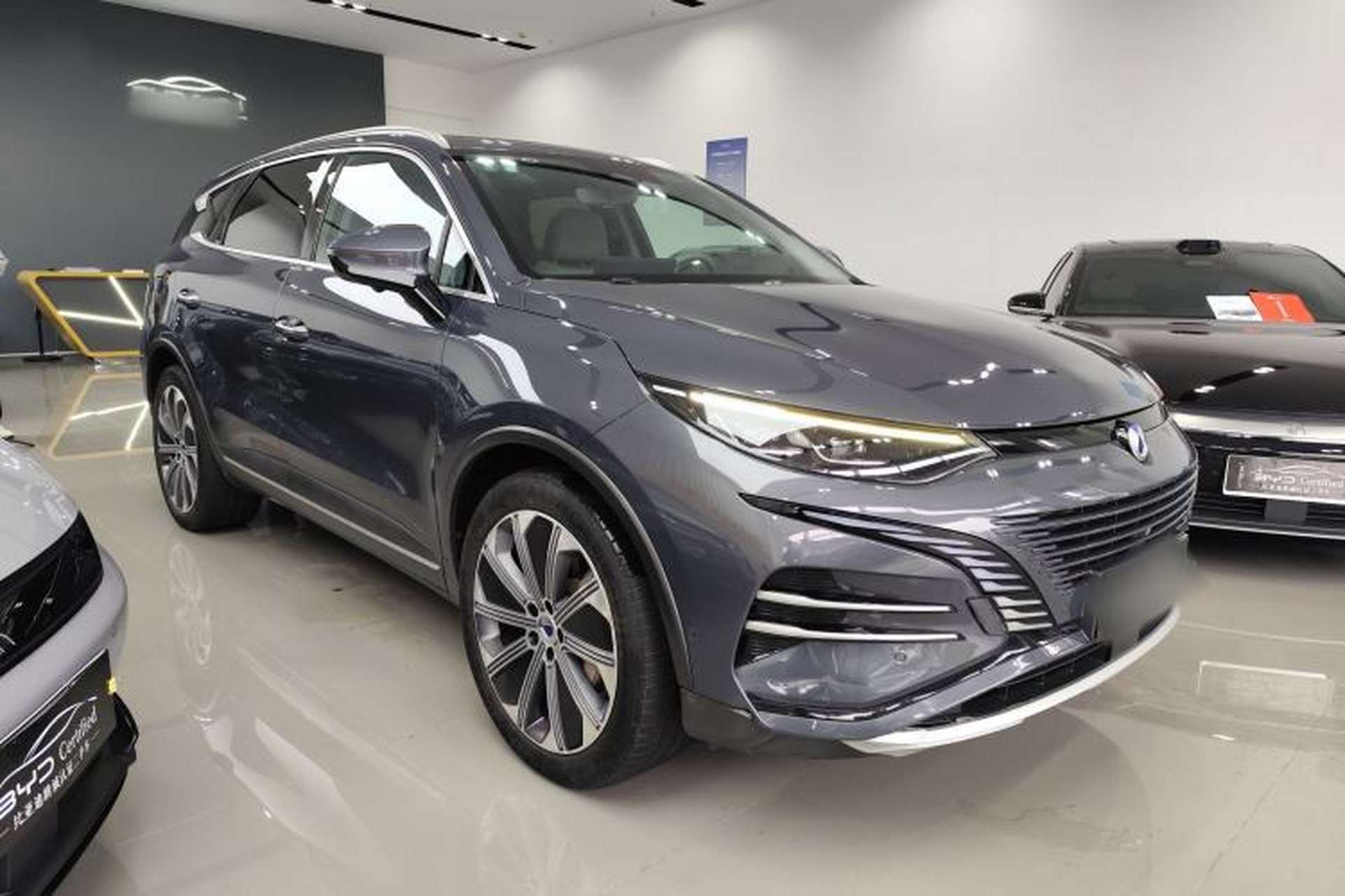 Used Denza N8 2023 Four-Wheel Drive Ultra-Hybrid Flagship Seven-Seater Version Exterior 2