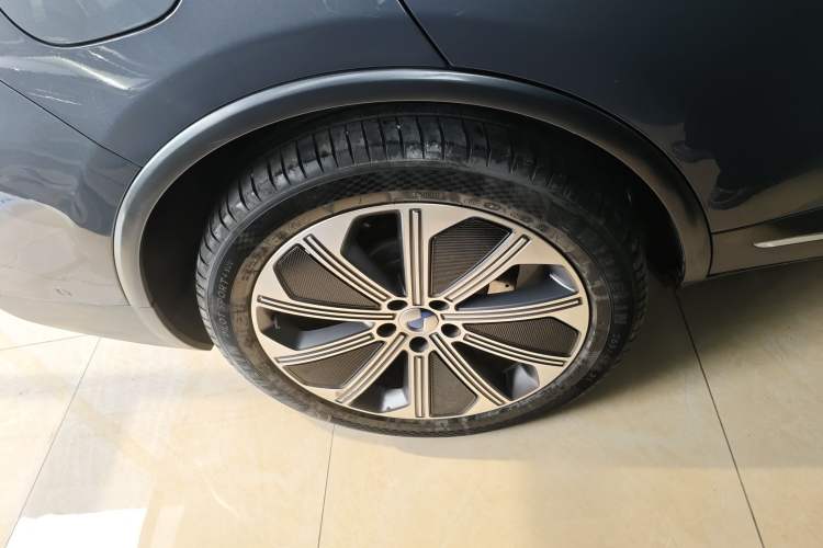 Used Denza N8 2023 Four-Wheel Drive Ultra-Hybrid Flagship Six-Seater Version Exterior 5