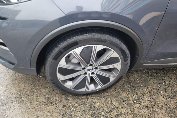 Used Denza N8 2023 Four-Wheel Drive Ultra-Hybrid Flagship Seven-Seater Version Exterior 7