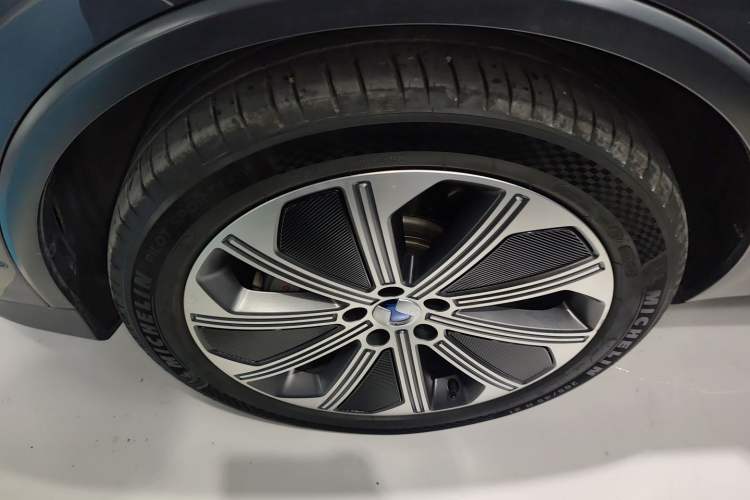Used Denza N8 2023 Four-Wheel Drive Ultra-Hybrid Flagship Six-Seater Version Exterior 7