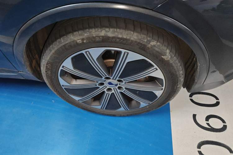 Used Denza N8 2023 Four-Wheel Drive Ultra-Hybrid Flagship Six-Seater Version Exterior 7