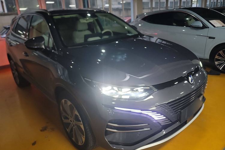 Used Denza N8 2023 Four-Wheel Drive Ultra-Hybrid Flagship Seven-Seater Version Front Right 45 Deg