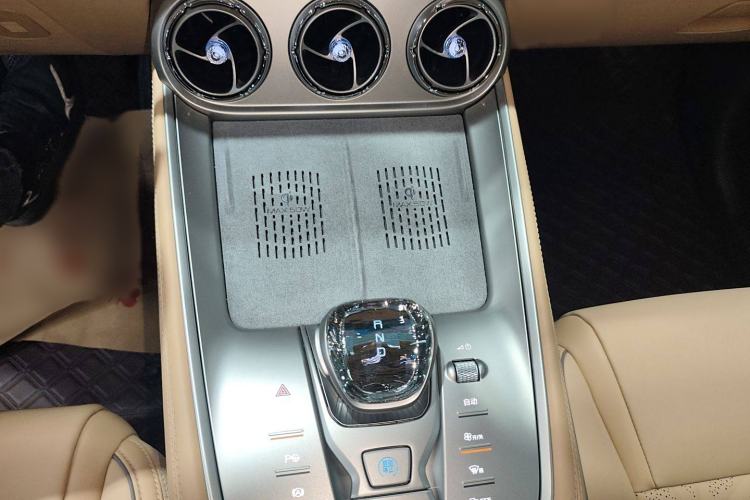 Used Denza N8 2023 Four-Wheel Drive Ultra-Hybrid Flagship Six-Seater Version Gear Lever